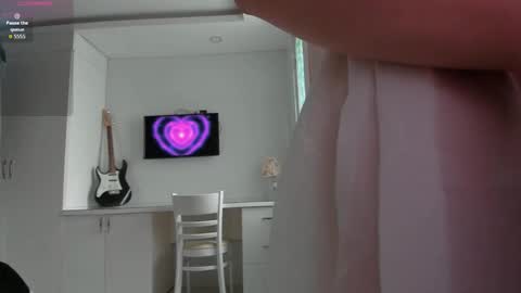 Snapshot of yuki_mii chatting on 09.19.25 Yuki online show from 09.19.25