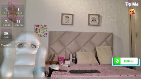 Snapshot of yuliana_milleer chatting on 10.22.25 Yuliana online show from 10.22.25