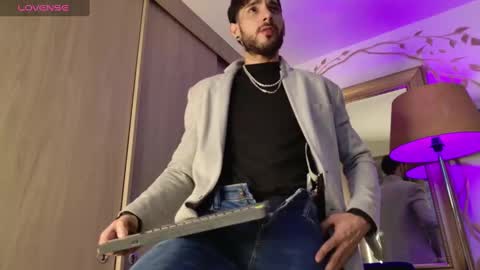 Snapshot of yulianpereira25 chatting on 02.13.25 yulian 2811 online show from 02.13.25