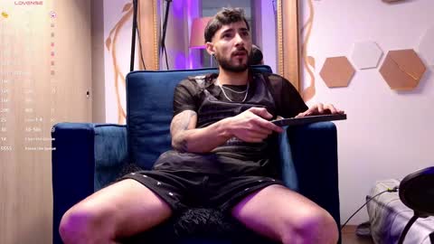 Snapshot of yulianpereira25 chatting on 02.27.25 yulian 2811 online show from 02.27.25