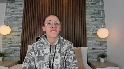 yulievans online show from 10.12.25