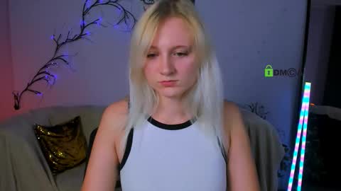 Snapshot of yume_sakura_ chatting on 09.23.25 yume_sakura_ online show from 09.23.25