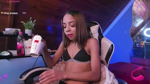 yumi_hanna online show from 12.17.25