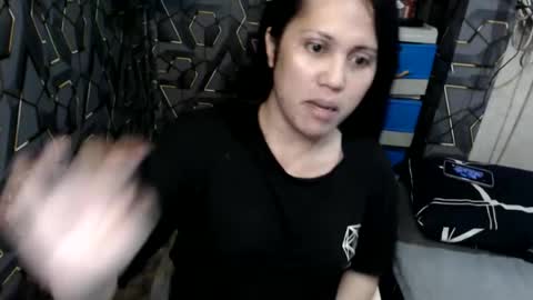 yumi online show from 11.24.25