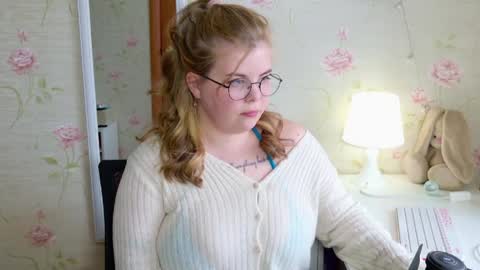 Snapshot of yumm_lolly chatting on 04.09.26 Polly online show from 04.09.26