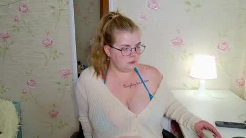 Snapshot of yumm_lolly chatting on 05.21.26 Polly online show from 05.21.26