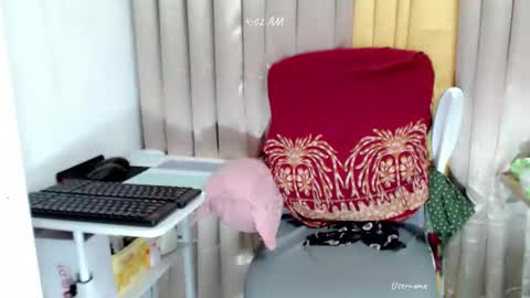 Snapshot of yummyhottits chatting on 04.17.26 nemay online show from 04.17.26