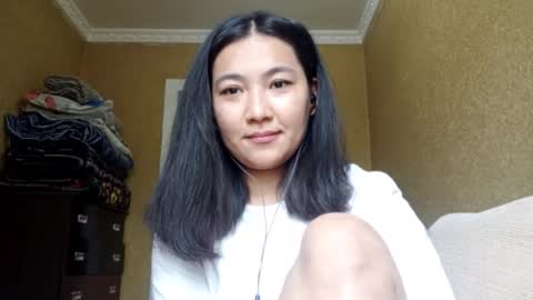 Snapshot of yuonneaquilar chatting on 10.28.25 Yuna online show from 10.28.25