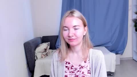 Snapshot of yuricazel chatting on 11.05.25 Alesia online show from 11.05.25