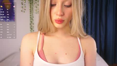 Snapshot of yuyukiss chatting on 11.08.25 Eva online show from 11.08.25