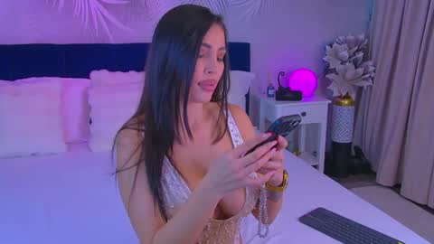 Laura online show from 10.29.25