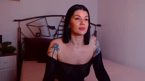 Snapshot of yvonneeverlee chatting on 01.16.26 I V Y online show from 01.16.26