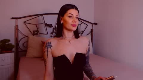 Snapshot of yvonneeverlee chatting on 01.17.26 I V Y online show from 01.17.26