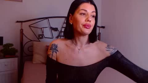 Snapshot of yvonneeverlee chatting on 02.02.26 I V Y online show from 02.02.26