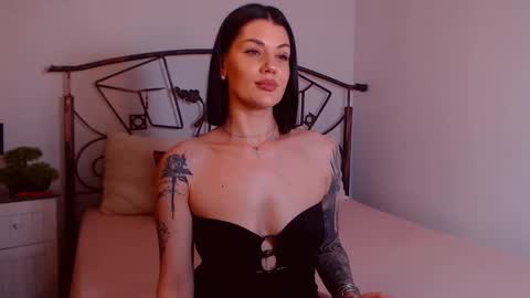 Snapshot of yvonneeverlee chatting on 02.05.26 I V Y online show from 02.05.26