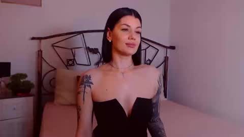 Snapshot of yvonneeverlee chatting on 02.06.26 I V Y online show from 02.06.26