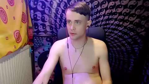 Snapshot of yyscript chatting on 03.10.25 online show from 03.10.25