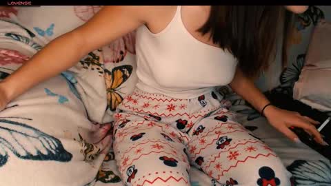 Snapshot of yzza_suave chatting on 11.22.25 yzza_suave online show from 11.22.25