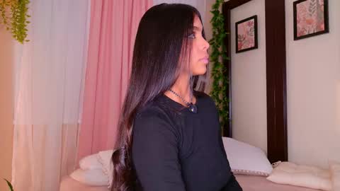 Snapshot of zafiiro_bluee2 chatting on 11.24.25 online show from 11.24.25