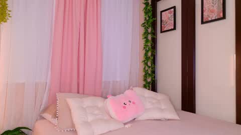 Snapshot of zafiiro_bluee2 chatting on 12.02.25 online show from 12.02.25