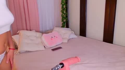 Snapshot of zafiiro_bluee2 chatting on 12.15.25 online show from 12.15.25