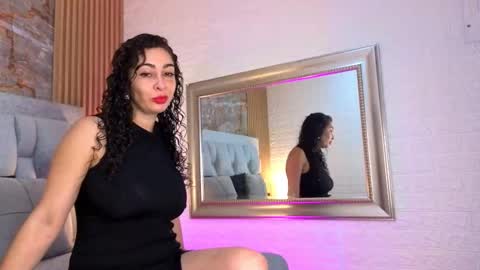 Snapshot of zafiradeluxe chatting on 11.09.25 zafiradeluxe online show from 11.09.25