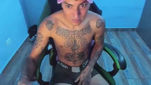 Snapshot of zafirocum chatting on 11.27.25 BiG Zafiro online show from 11.27.25