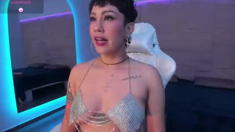 Snapshot of zaha_rose chatting on 09.29.25 Zaha online show from 09.29.25