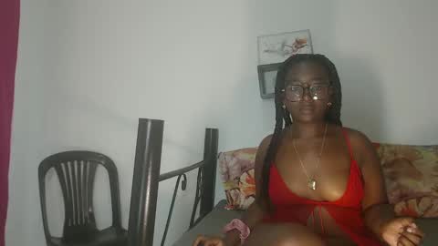 Snapshot of zahhysims chatting on 12.29.24 zahhy online show from 12.29.24