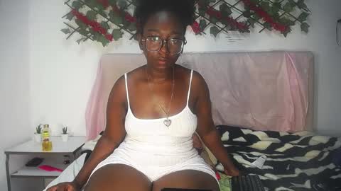 Snapshot of zahhysims chatting on 01.08.25 zahhy online show from 01.08.25