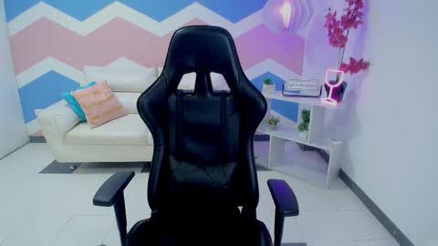 Snapshot of zahira__ chatting on 02.25.26 Zahira online show from 02.25.26