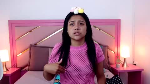 Snapshot of zaira_angel chatting on 02.18.25 Zaira Angel online show from 02.18.25