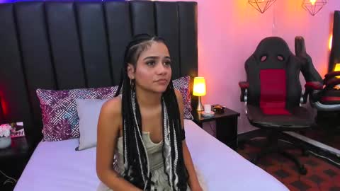 Snapshot of zaira_angel chatting on 09.28.25 Zaira Angel online show from 09.28.25