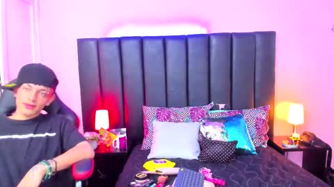 Snapshot of zaira_angel chatting on 10.08.25 Zaira Angel online show from 10.08.25
