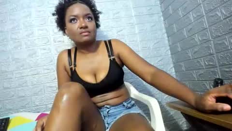 Snapshot of zamara__ chatting on 11.13.25 Zamara online show from 11.13.25