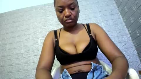 Snapshot of zamara__ chatting on 11.17.25 Zamara online show from 11.17.25