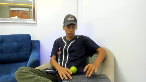 Snapshot of zane_belville chatting on 05.08.26 Zane Belville online show from 05.08.26