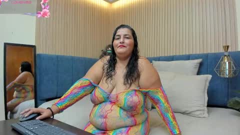 Snapshot of zara_milf_ chatting on 04.24.26 zara online show from 04.24.26