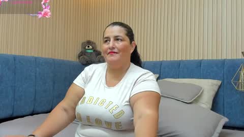 Snapshot of zara_milf_ chatting on 04.27.26 zara online show from 04.27.26