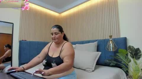 Snapshot of zara_milf_ chatting on 05.07.26 zara online show from 05.07.26