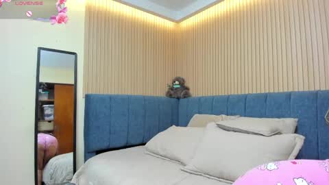 Snapshot of zara_milf_ chatting on 05.18.26 zara online show from 05.18.26