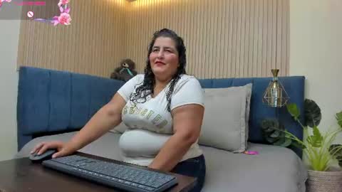 Snapshot of zara_milf_ chatting on 07.04.26 zara online show from 07.04.26