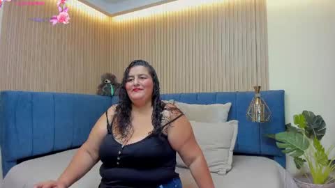 Snapshot of zara_milf_ chatting on 07.15.26 zara online show from 07.15.26
