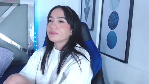 Snapshot of zaradames_ chatting on 02.18.25 zaradames_ online show from 02.18.25