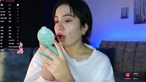 Snapshot of zaradames_ chatting on 10.01.25 zaradames_ online show from 10.01.25