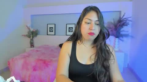 Snapshot of zararosse7 chatting on 10.13.25 ZaraRosse7 online show from 10.13.25