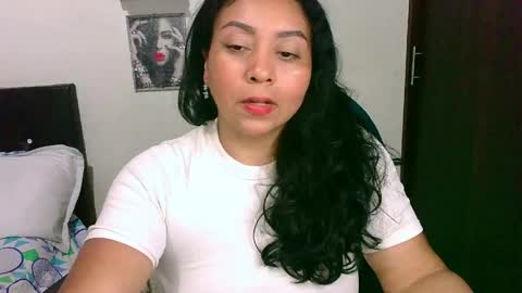 Snapshot of zaray_45bella chatting on 04.27.26 zaray online show from 04.27.26