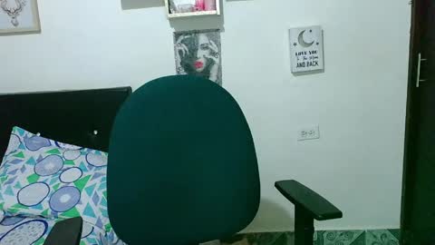 Snapshot of zaray_45bella chatting on 04.29.26 zaray online show from 04.29.26