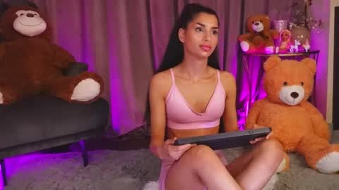 Snapshot of zariaavera chatting on 05.16.26 zariaavera online show from 05.16.26