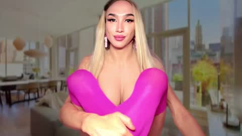 Snapshot of zarinastoun20 chatting on 02.07.25 ZARINA online show from 02.07.25